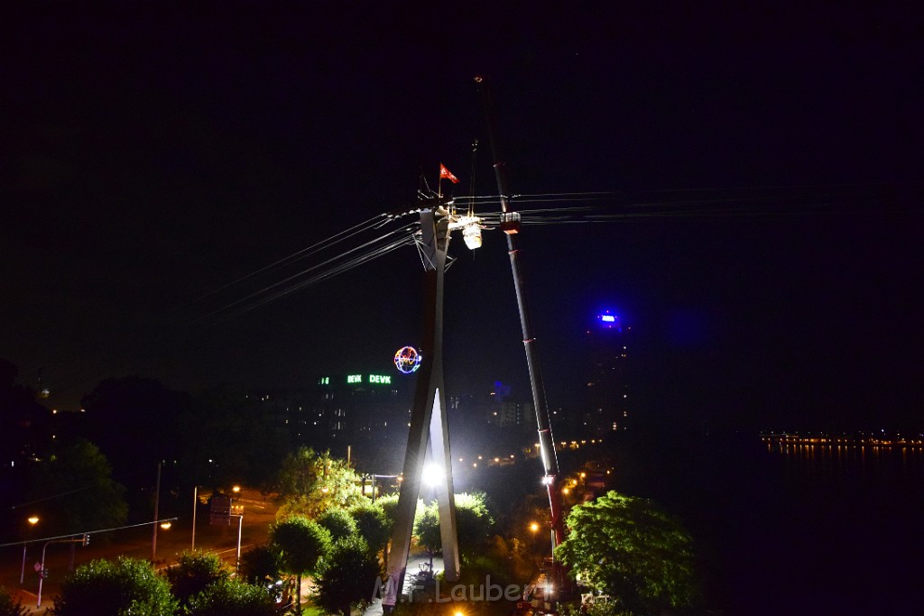 Koelner Seilbahn Gondel blieb haengen Koeln Linksrheinisch P923.JPG - Miklos Laubert